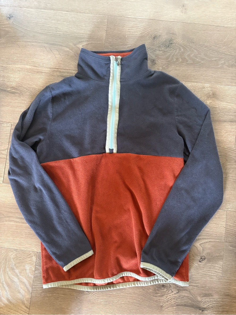cotopaxi Amado Fleece Two-Tone Half-Zip Pullover in Charcoal & Rust